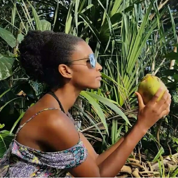 Meet your Posher, Lola - Picture 4 of 6